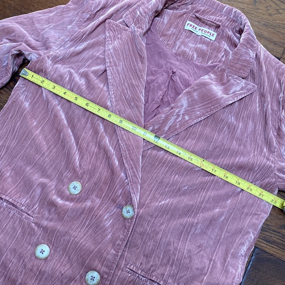 Free People Daria Crinkled Velvet Blazer Jacket, dusty pink, size S - Picture 15 of 16